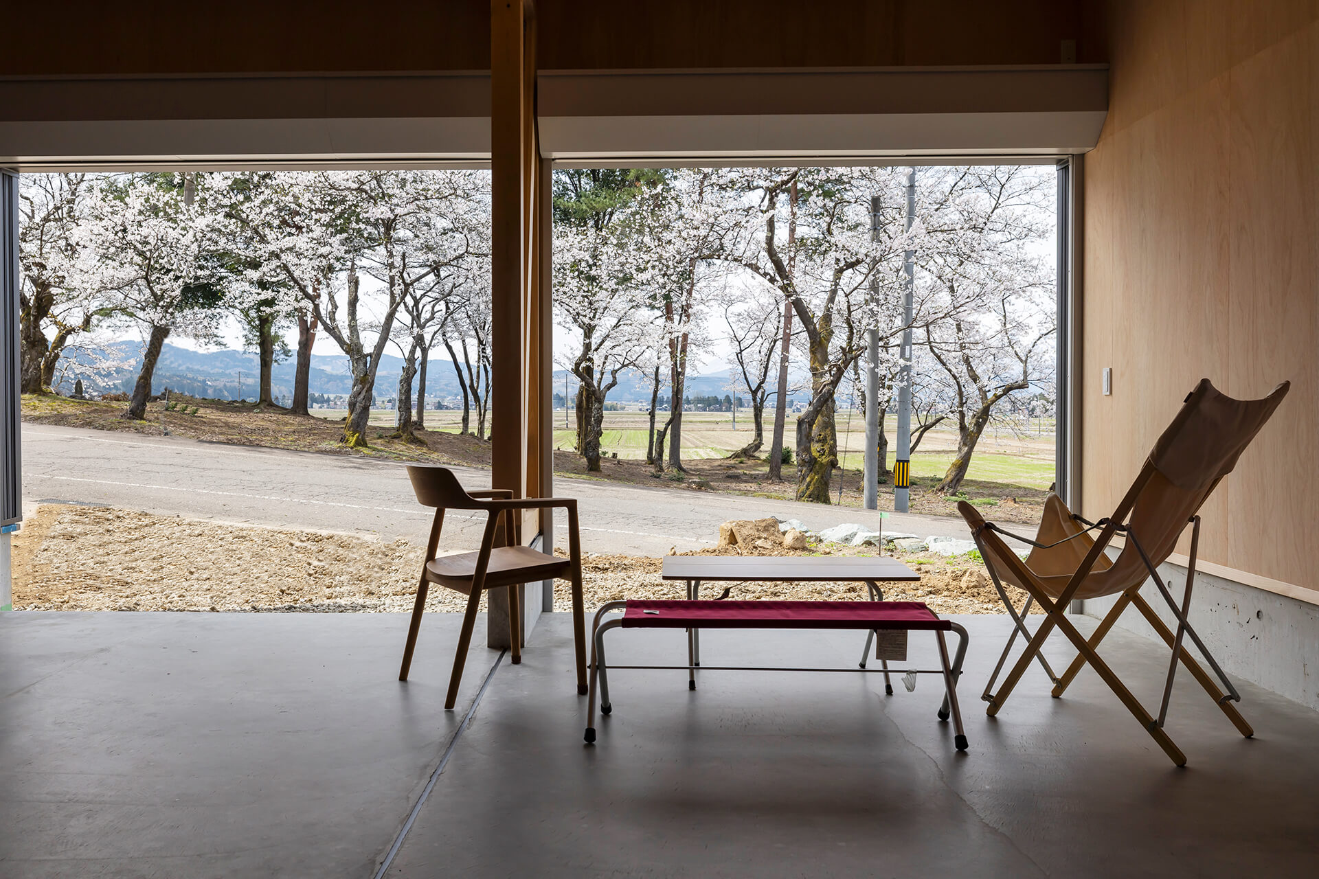 材木屋が職人とていねいに建てた「2台ガレージ付き平屋」