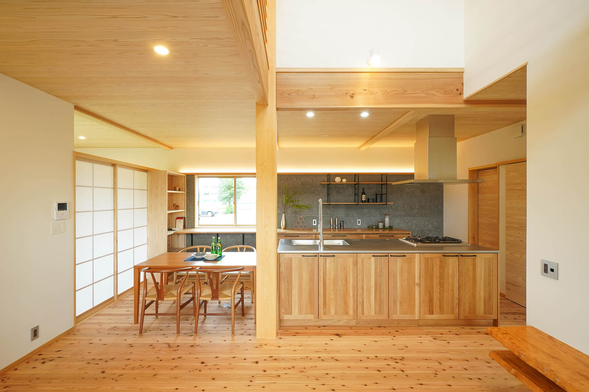 薪ストーブと吹抜けのある自然素材の家 布施材木店